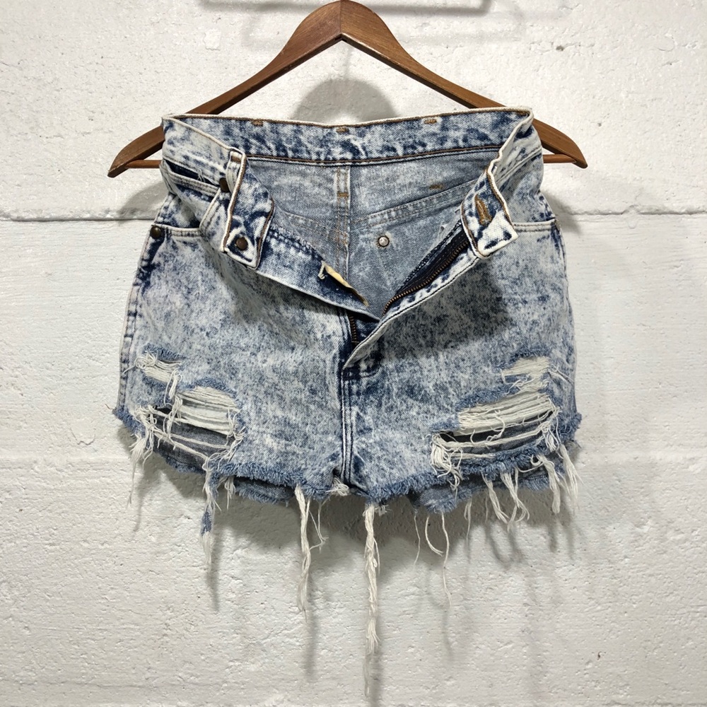 Vintage Wrangler Acid Wash Ripped Jean Shorts